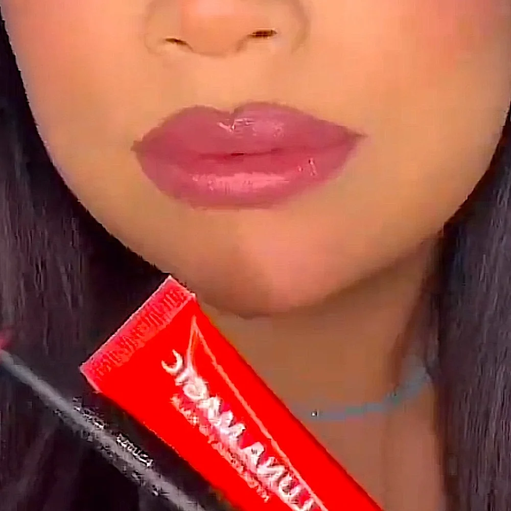 NIB: 2 in 1- Luna Magic Hydrating Lip Balm Duo- Mango 🥭 & Cherry 🍒!